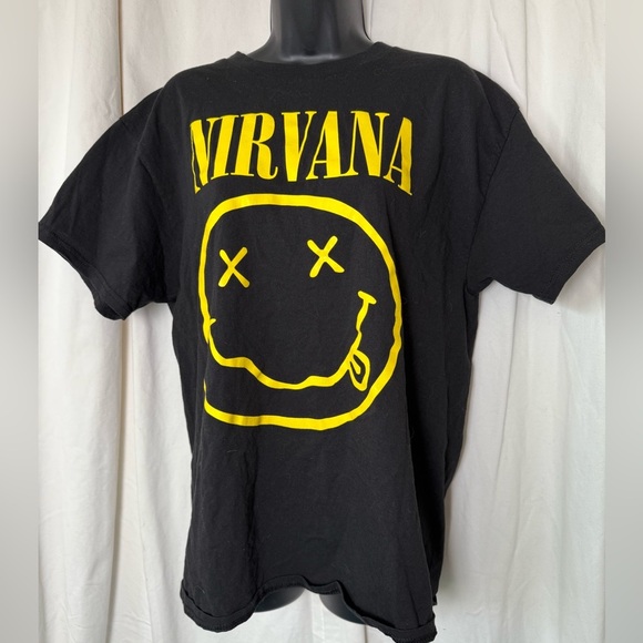 NIRVANA Other - Nirvana Men's Sz L Short Sleeve Black & Yellow Smiley Graphic Tee